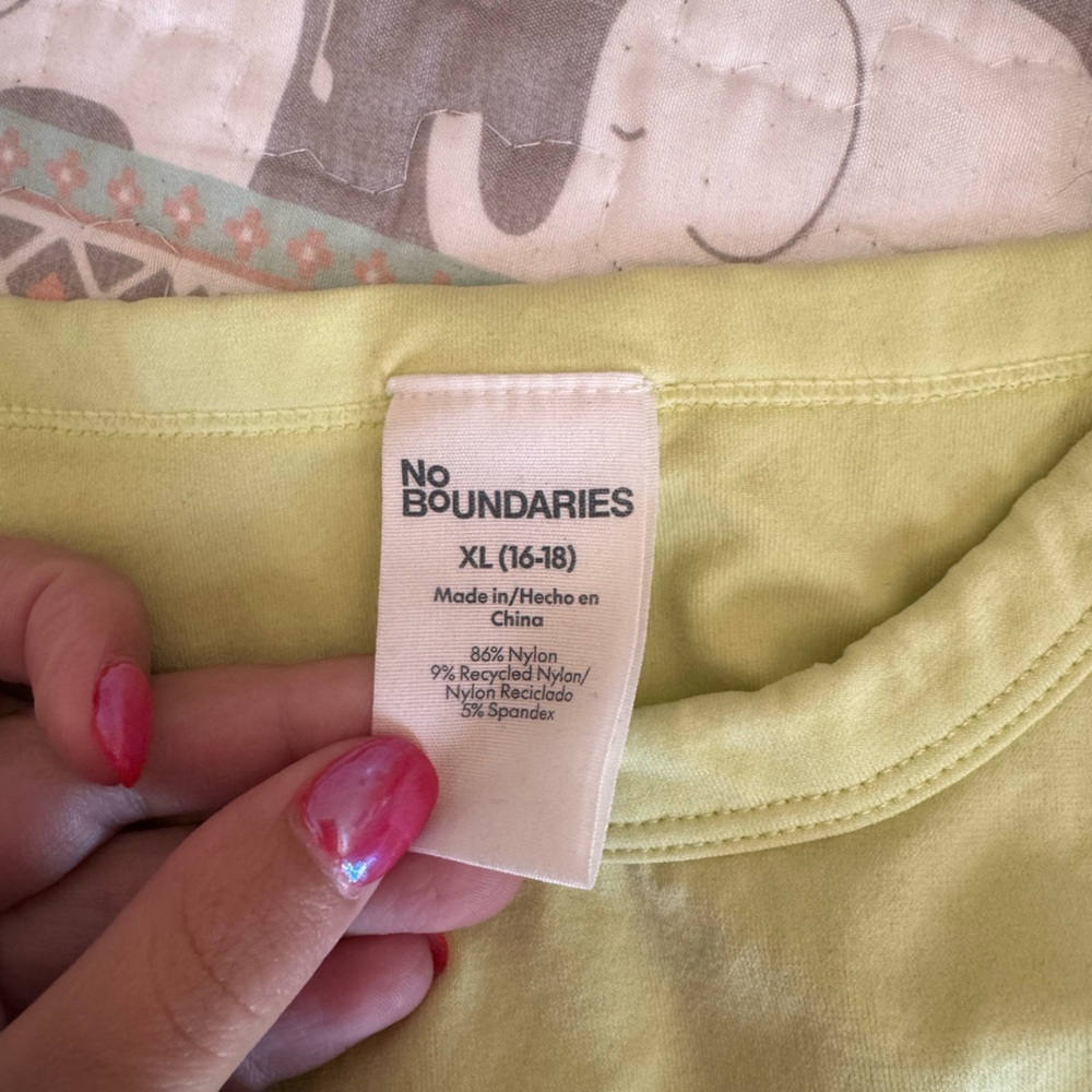 No Boundaries Crop Top - Picture 3 of 3